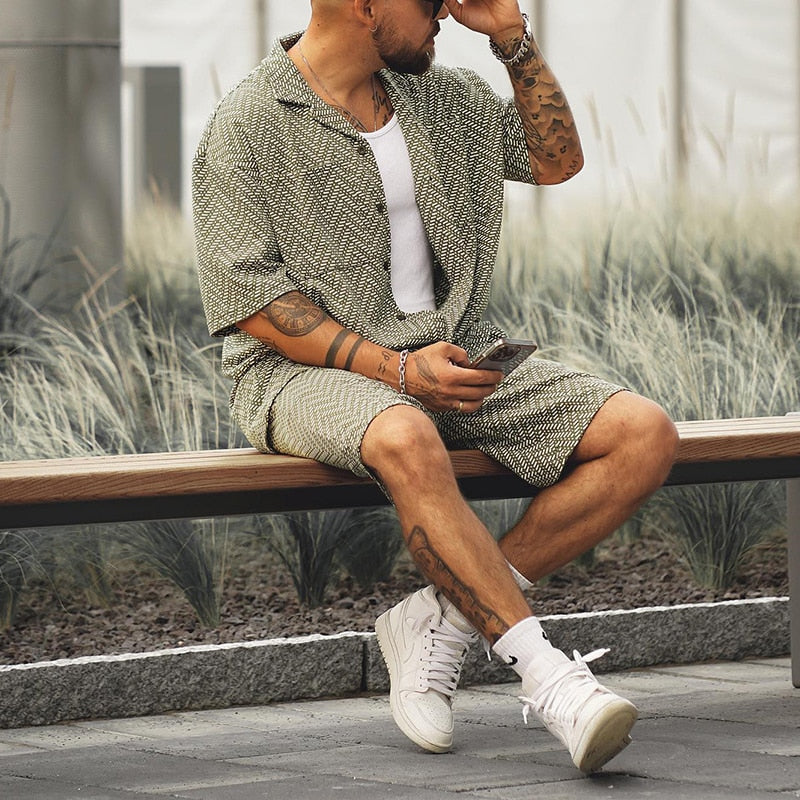 Herren Vintage Sommer-Set: Lässiges, leichtes Kurzarm-Hemd & passende Shorts. Perfekt für Freizeit & Strandurlaub.