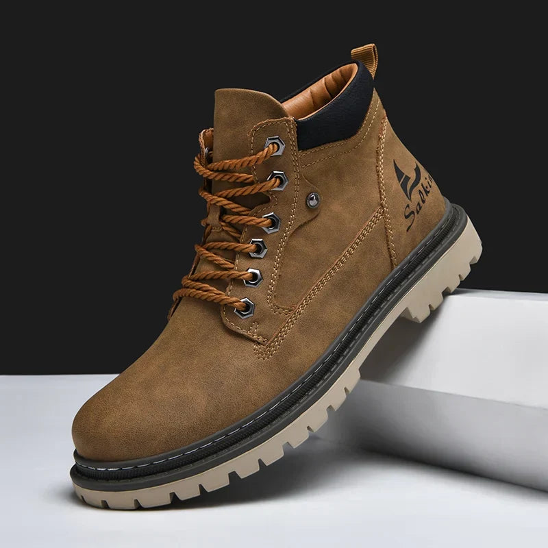 Herren Winter-Schnürstiefel mit robuster, rutschfester Profilsohle für optimalen Halt bei Kälte.
