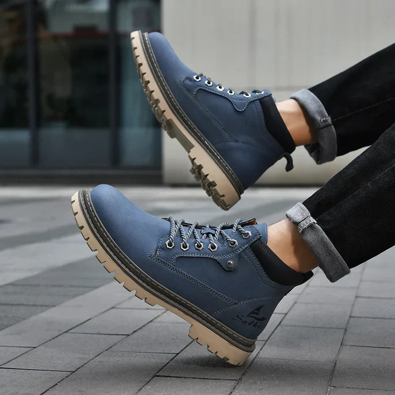 Praktische Herren Winterstiefel, geschnürt, ideal für Outdoor & Alltag, mit sicherer Profilsohle.