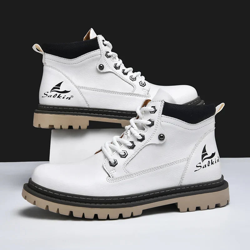 Robuste Herren Schnür-Winterschuhe mit rutschfester Profilsohle, perfekt für kalte, nasse Wintertage.