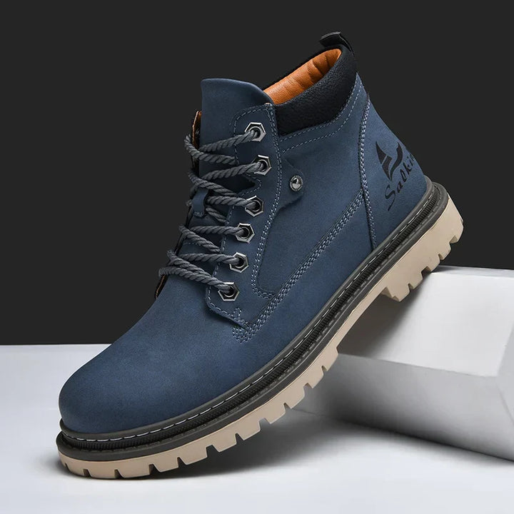 Vielseitige Herren Winterstiefel mit Schnürung, langlebig & mit griffigem Profil für optimalen Halt.