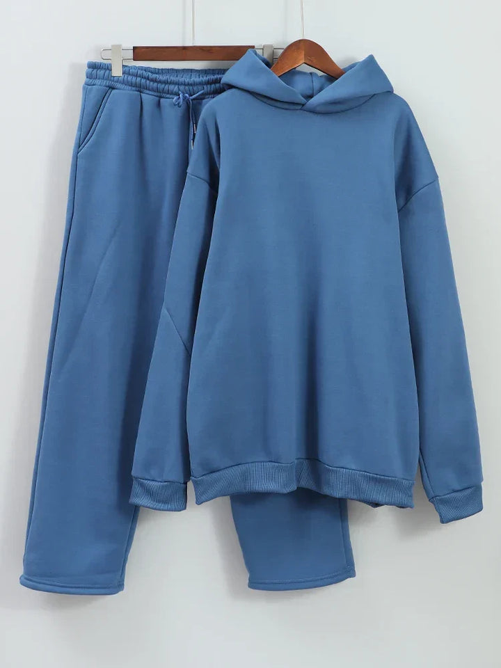 Warme Herren Reißverschlussjacke aus dem Winter Trainingsanzug Set. Bequem & sportlich, für Freizeit.