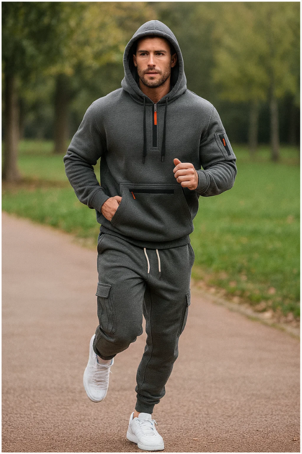 Herren Winterset: Sportlicher Hoodie & gefütterte Jogginghose für Wärme & Komfort in trendiger Farbe.
