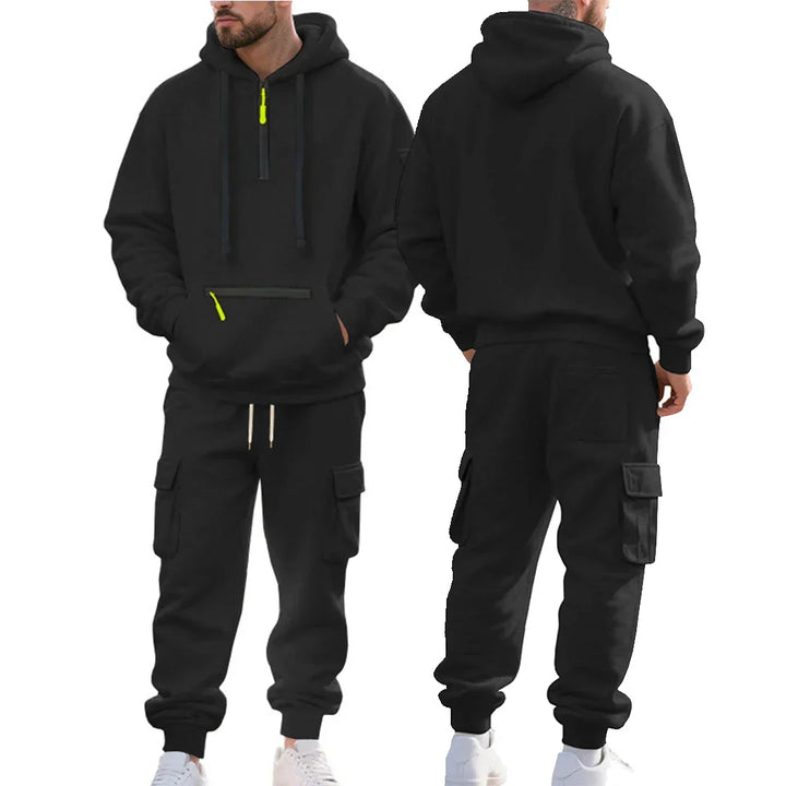 Modernes Herren Loungewear Set: Kapuzenpullover & Jogginghose, warm und komfortabel für Freizeitaktivitäten.