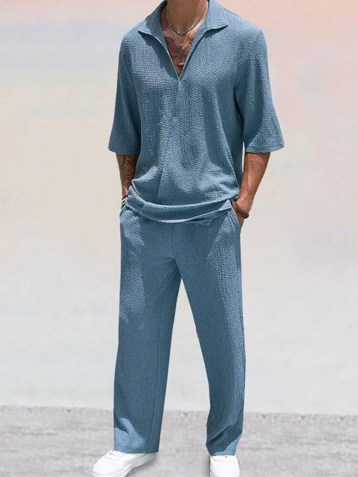 Komfortabler Herren Zweiteiler mit Poloshirt & Freizeithose, ideal für Freizeit, Strand und stilvolle Sommerabende.