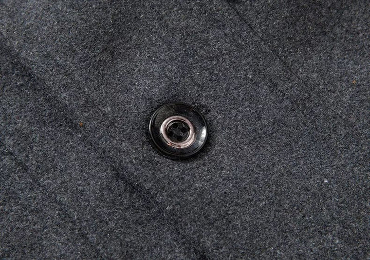 Komfortabler, eleganter Herren-Herbstmantel. Zweiteilig, perfekt für Smart-Casual und stilvolle Männermode.