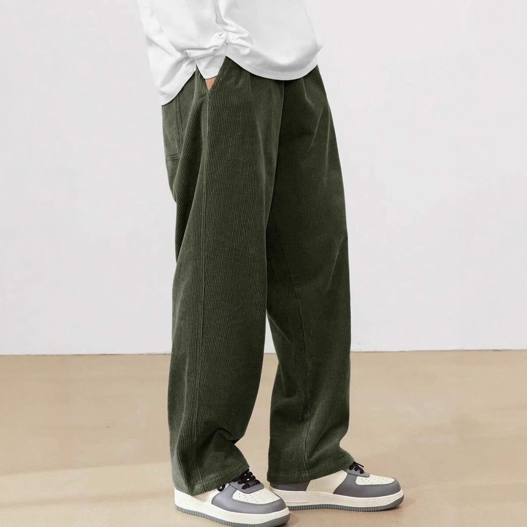 Moderne Herren-Streetwear-Hose mit weitem Bein, lockerer Schnitt und Kordelzug, ideal für Herbst.