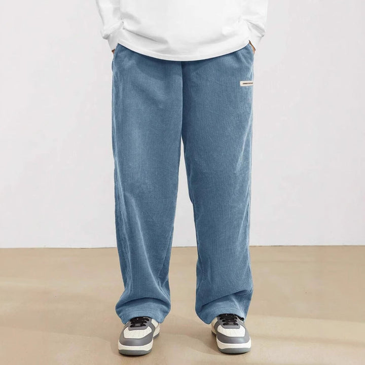Bequeme Freizeithose für Herren, weites Bein, entspannter Stil für Herbst & Winter, lässiger Look.