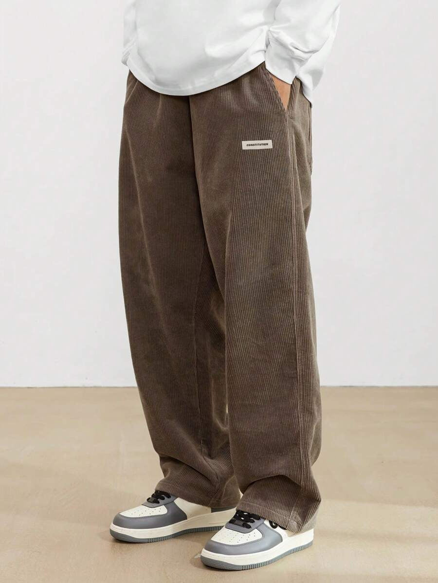 Vielseitige Herrenhose mit weitem Bein, lockerer Stil, bequem für Herbst, Winter & Streetwear.