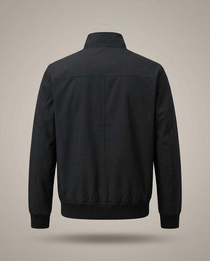 Zeitlose Herrenjacke mit Stehkragen: Leicht, bequem, ideal als Übergangsjacke für Frühling.