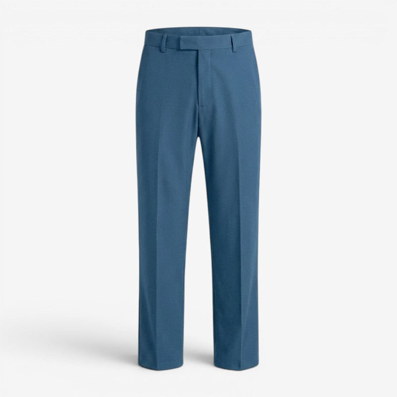 Detailansicht des Saums der Slim Fit Herrenhose, perfekt für einen schicken oder lässigen Look.