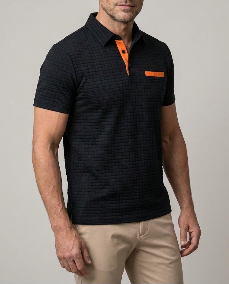 Herren Poloshirt Kurzarm mit eleganter Strickstruktur, ideal für sommerliche Freizeitmode und Stil.