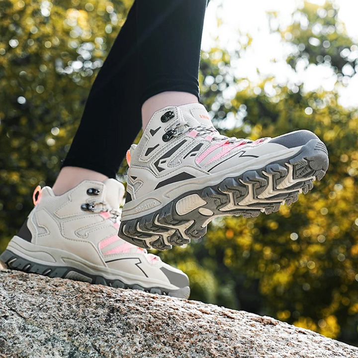 Detailansicht Oberfläche: Robuste, wasserdichte Unisex Wanderschuhe. Hochwertige Trekkingschuhe für Langlebigkeit.