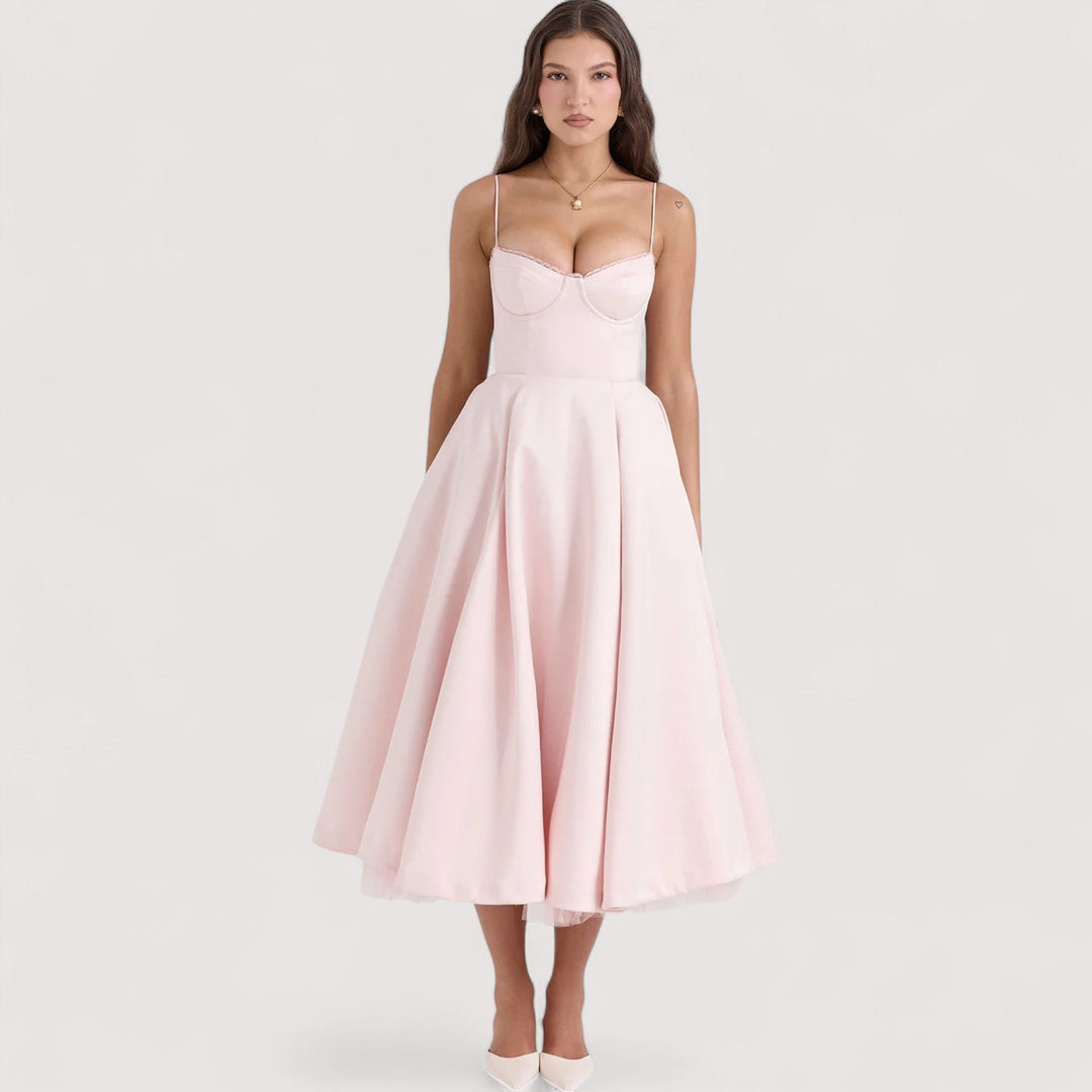 Figurbetontes Damenkleid mit elegantem Schnitt; vielseitig tragbar, für Frühling & Sommer geeignet.