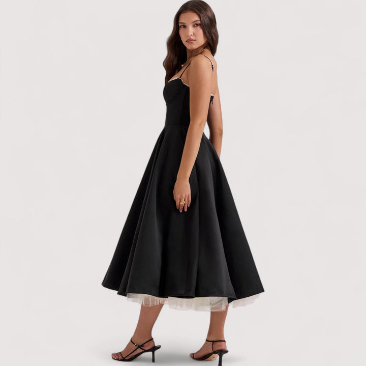 Stilvolles Damen Festkleid; figurbetontes Design, perfekt für besondere Momente im Frühling & Sommer.