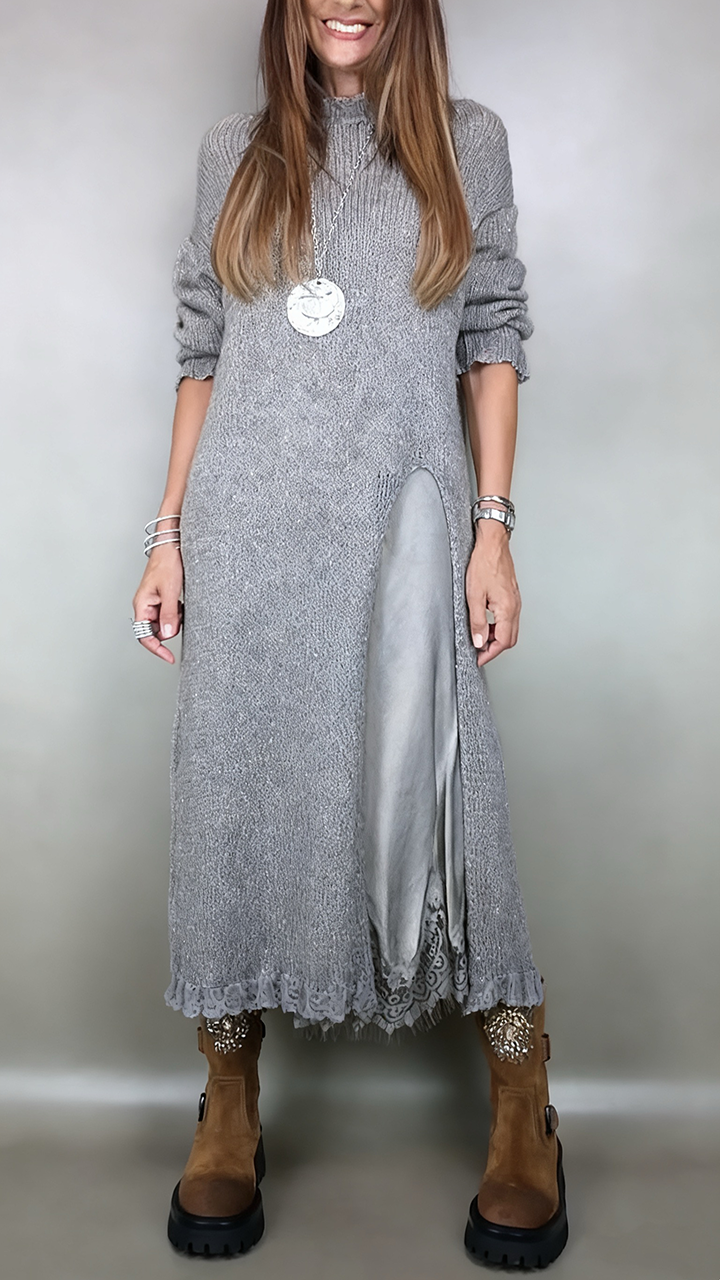 Modisches Damen Langarm Strickkleid im eleganten Layer-Look mit Seitenschlitz. Stilvolles Herbstkleid.