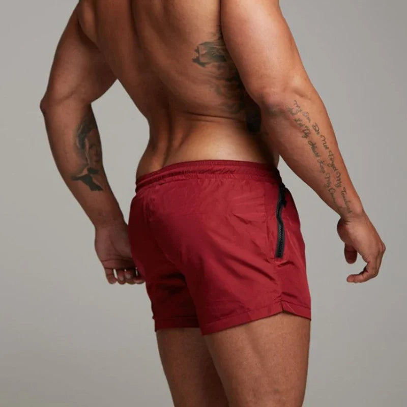 Detailansicht der schnell trocknenden Herren Schwimmshorts, hochwertige Strandhose für Komfort im Wasser & an Land.