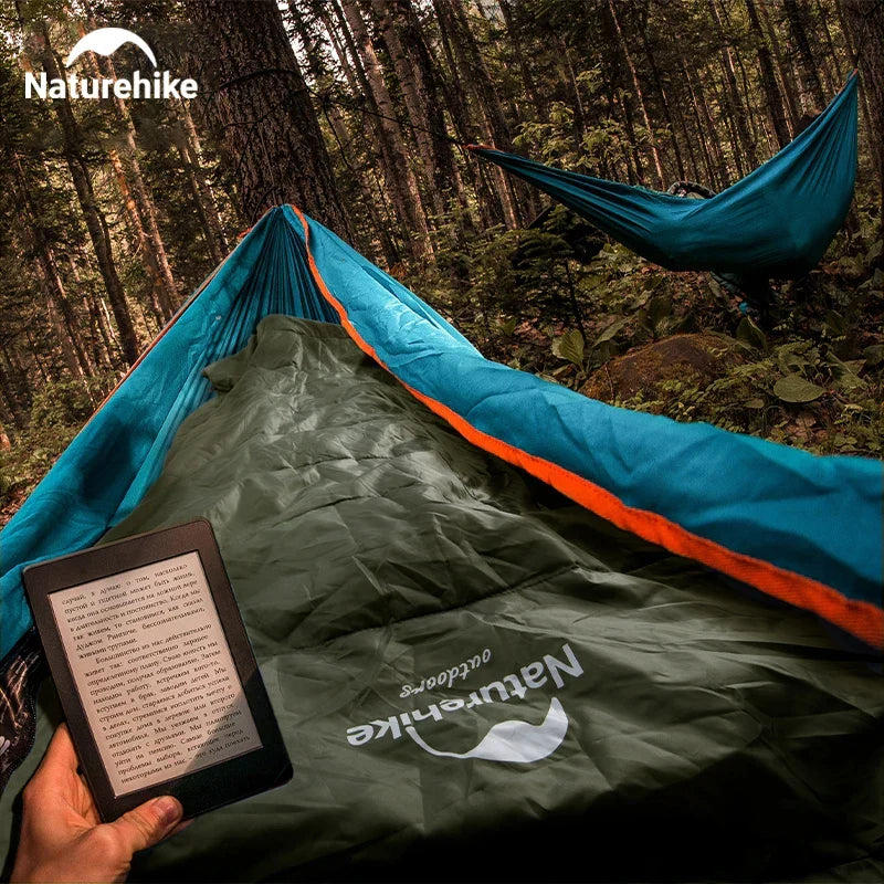 Kompakter Ultraleicht-Schlafsack im Packsack, perfekt für Reisen & platzsparendes Outdoor-Camping-Gepäck.