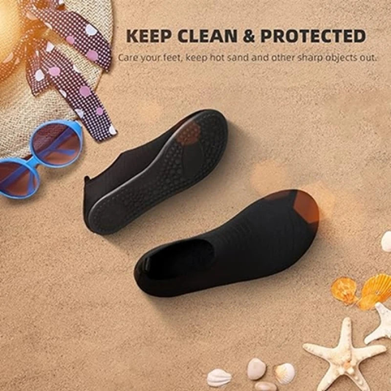 Detailaufnahme der rutschfesten Sohle von schnelltrocknenden Wasserschuhen, leicht & flexibel für sicheren Grip.