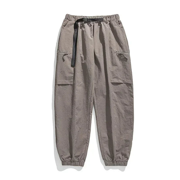 Stilvolle Freizeithose und Regenhose für Herren, schwarze Cargo-Hose für jeden Anlass.