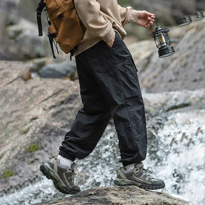 Herren Wasserdichte Cargo-Hose, stilvoll, ideal für Outdoor-Abenteuer, Wandern & Freizeit.
