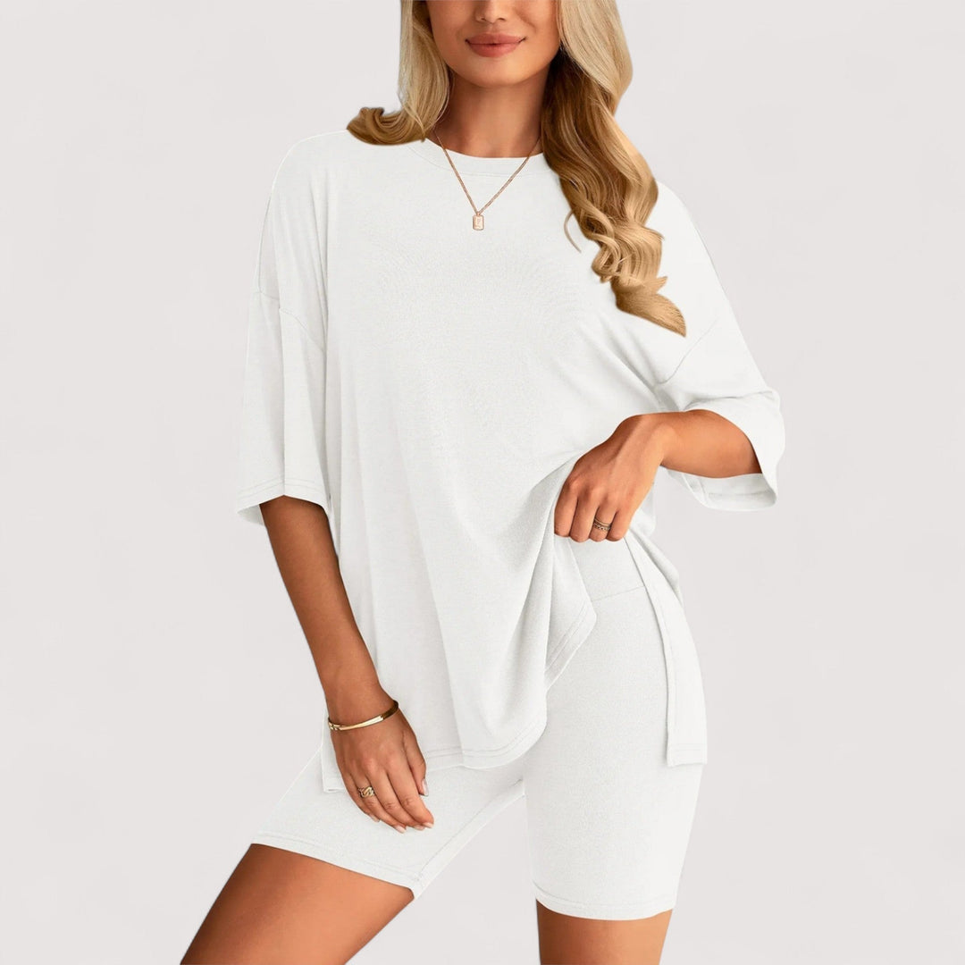 Damenmode Sommerset: Lockeres T-Shirt mit Rundhals & bequeme High-Waist Shorts mit Gummibund.