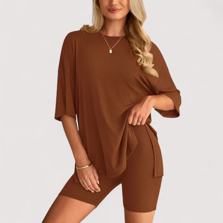 Bequemes Damen Set: Lockeres T-Shirt & hochtaillierte Shorts, atmungsaktiv für lange Sommertage.