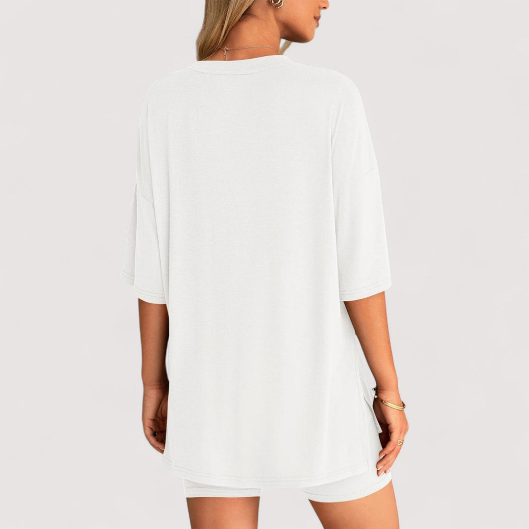 Bequemes 2-teiliges Damen Set: Lockeres T-Shirt & modische High-Waist Shorts, ideal für den Urlaub.