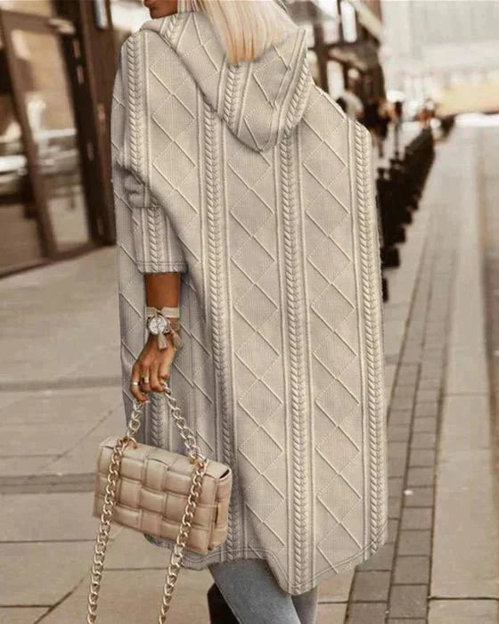 Elegante lange Damen Kapuzenstrickjacke. Moderne Strickmode für warme Herbsttage und den Winter, vielseitig kombinierbar.