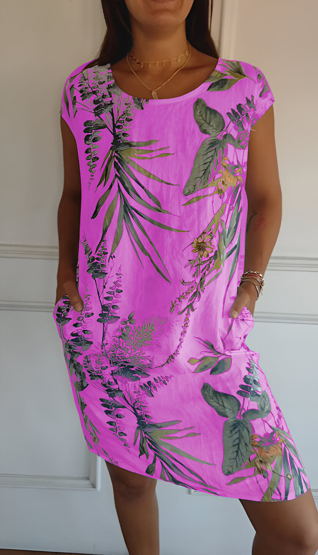 Modernes Damen Klara Midi-Kleid mit Rundhals, elegantes Sommerkleid, perfekte Länge für jeden Anlass.