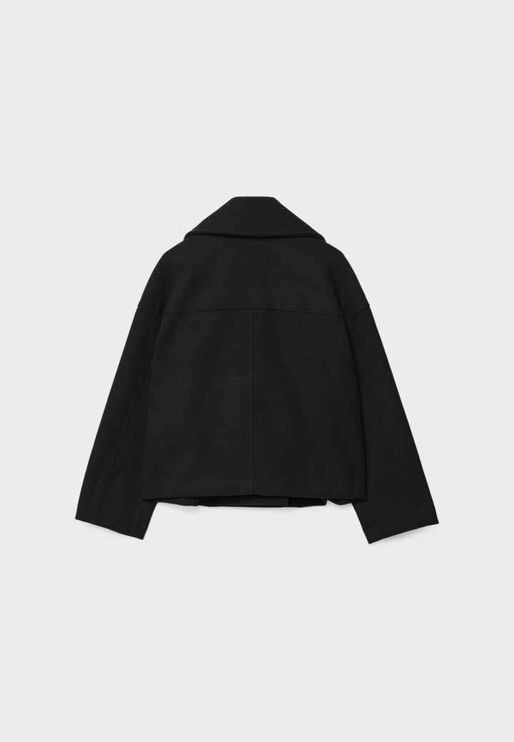 Modische kurze Damenjacke für frühlingshafte Eleganz und herbstliche Looks.