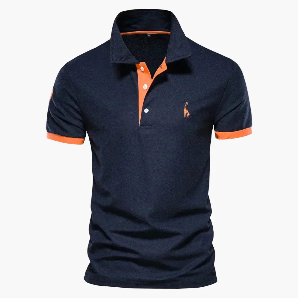 Detailansicht des Kragens und der Knopfleiste eines Herren Poloshirts, das hochwertige Verarbeitung zeigt.