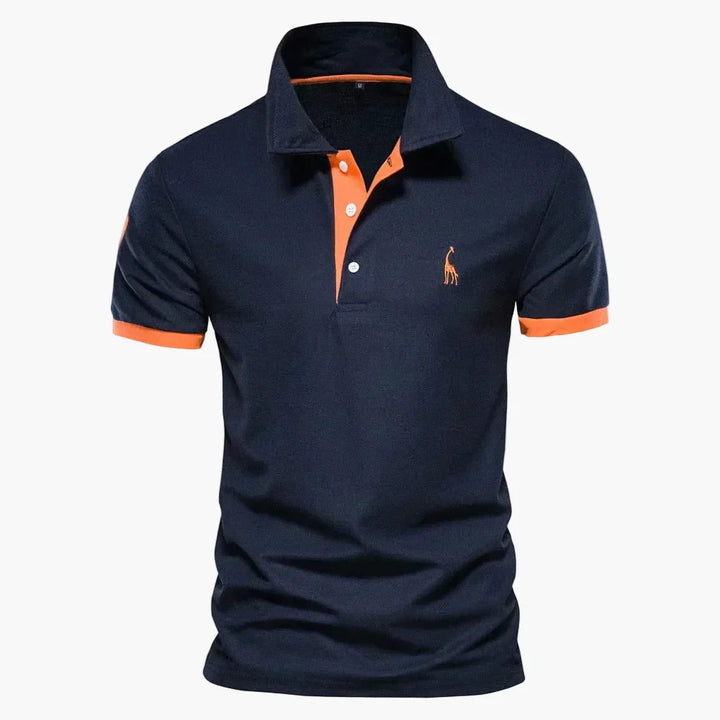 Detailansicht des Kragens und der Knopfleiste eines Herren Poloshirts, das hochwertige Verarbeitung zeigt.