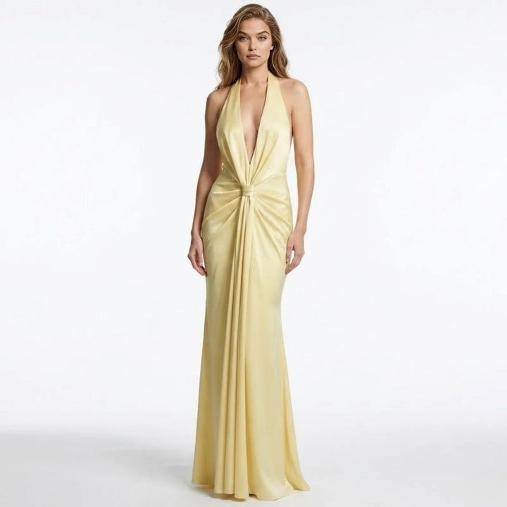 Rückenfreies Damen Glamour-Kleid. Dieses festliche Partykleid garantiert einen atemberaubenden Auftritt.