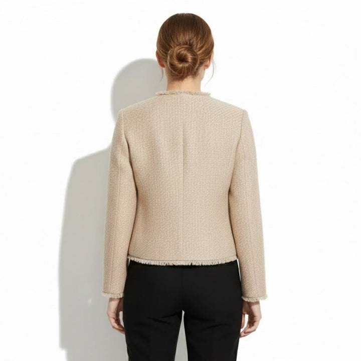 Feminine Damenjacke im Pariser Chic, modisch und vielseitig. Ein Must-have für stilvolle Frauen.