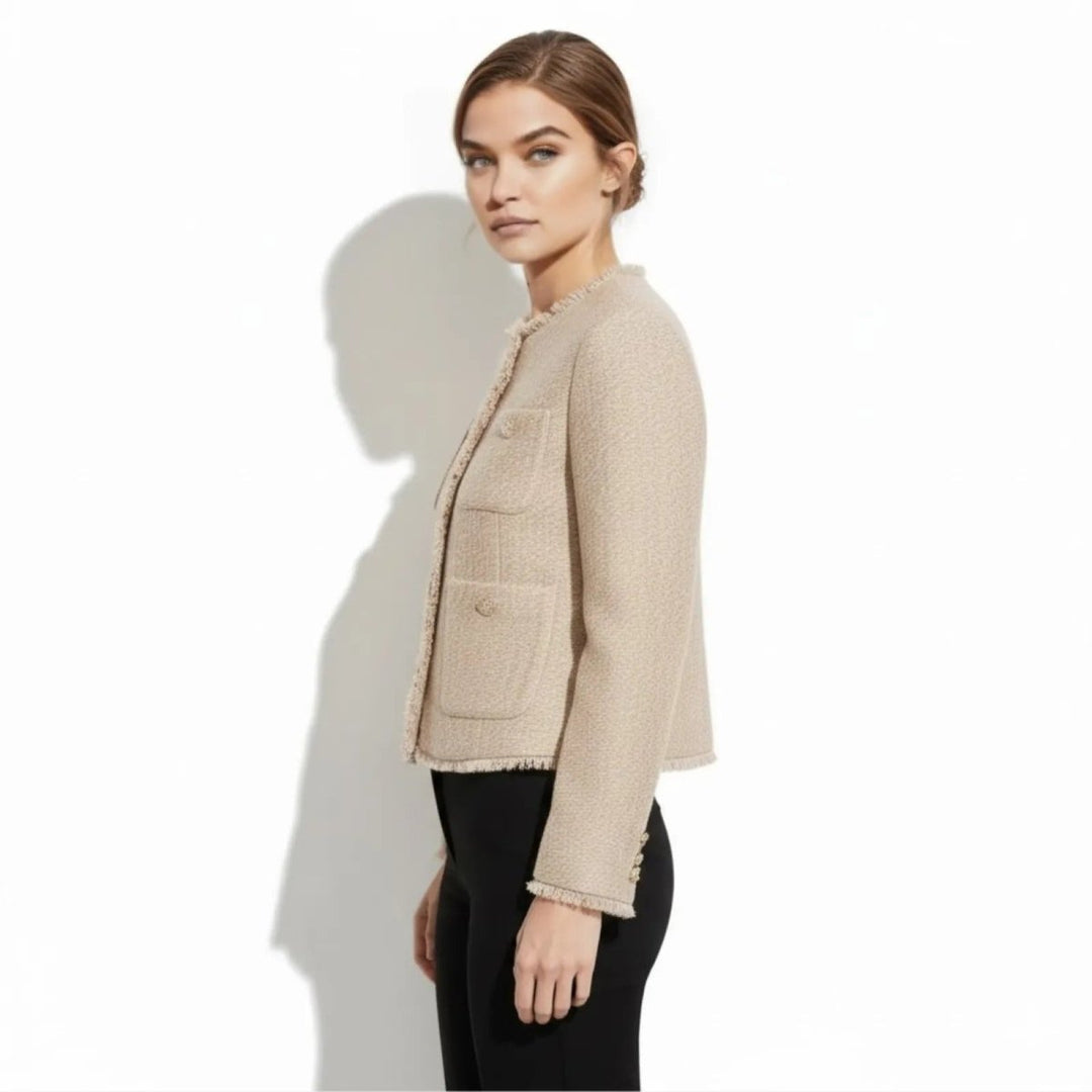 Klassische Frühlingsjacke für Frauen, eleganter Blazer Stil. Komfortabel und schick.
