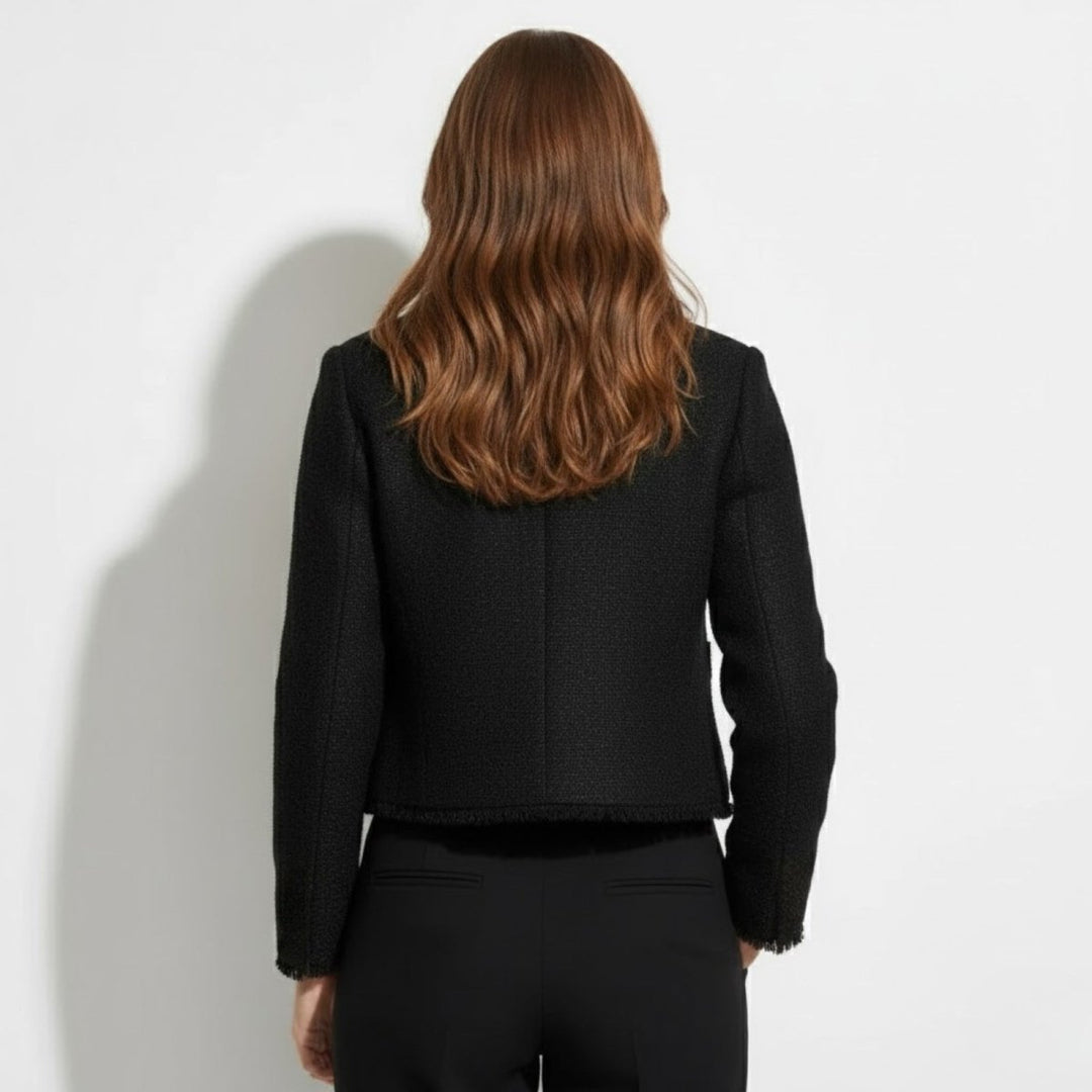 Moderne Frauenjacke im Pariser Chic, perfekt für elegante Outfits. Vielseitig und klassisch.