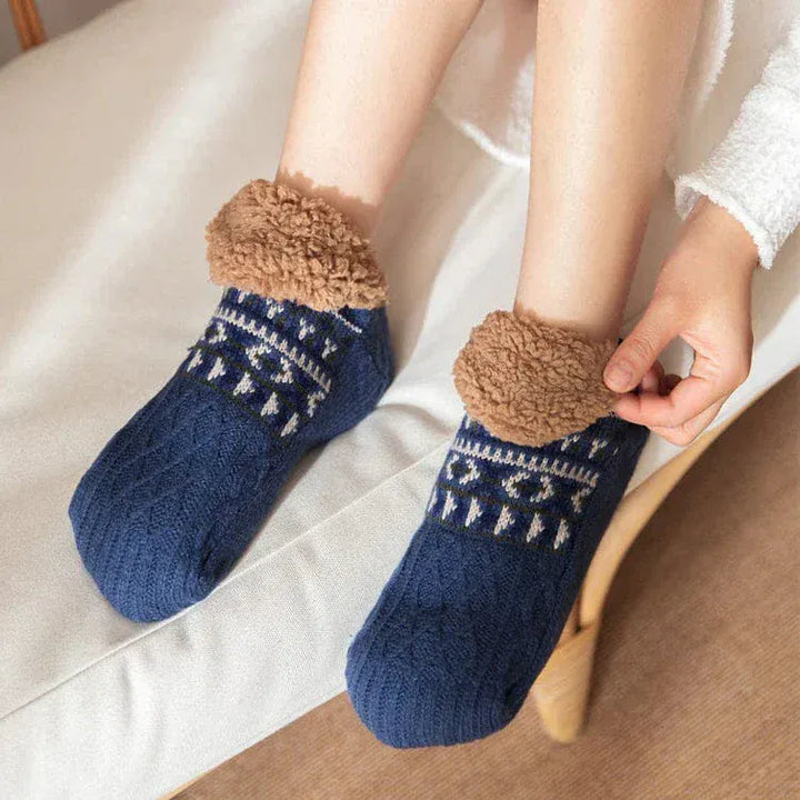 Gemütliche Hausbekleidung: Warme & rutschfeste Unisex Wintersocken in Grau.