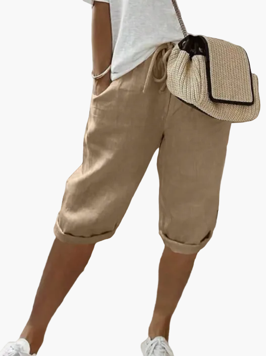 Lässige Damen Bermudashorts mit Kordelzug für Sommer Freizeit. Knielange Damenshorts, bequem und vielseitig.