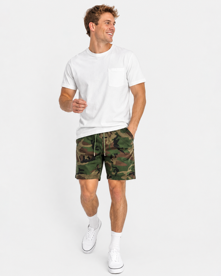 Hochwertige Herren Sommershorts im Camouflage-Design, atmungsaktiv und bequem. Vielseitige Outdoor Shorts.
