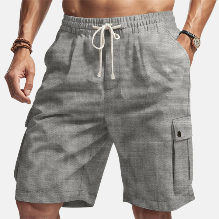 Lässige Herren Sommer Shorts in Hellblau, ideal für Strand & Freizeit. Bequemer Schnitt für warme Tage. Leichte kurze Hose.