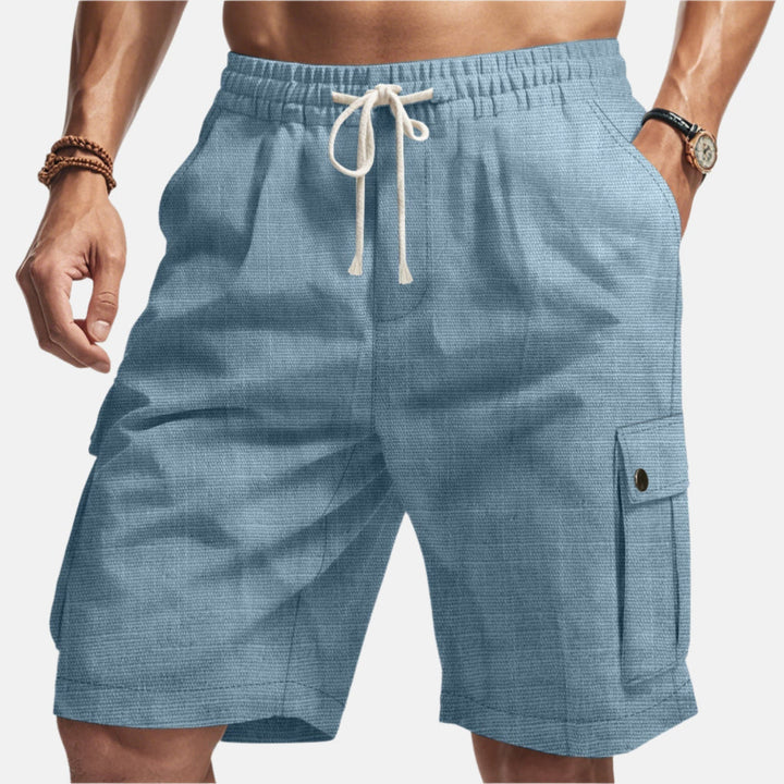 Bequeme Herren Strandshorts mit Kordelzug in Grün. Perfekt für Spaziergänge am Meer oder entspannte Urlaubstage.