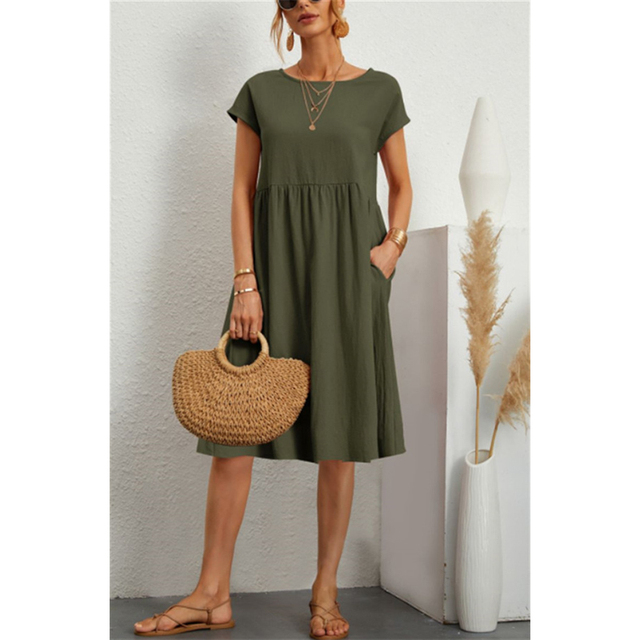 Elegantes Damen Sommerkleid in Midilänge, luftig für warme Tage. Perfekt für Sommermode.