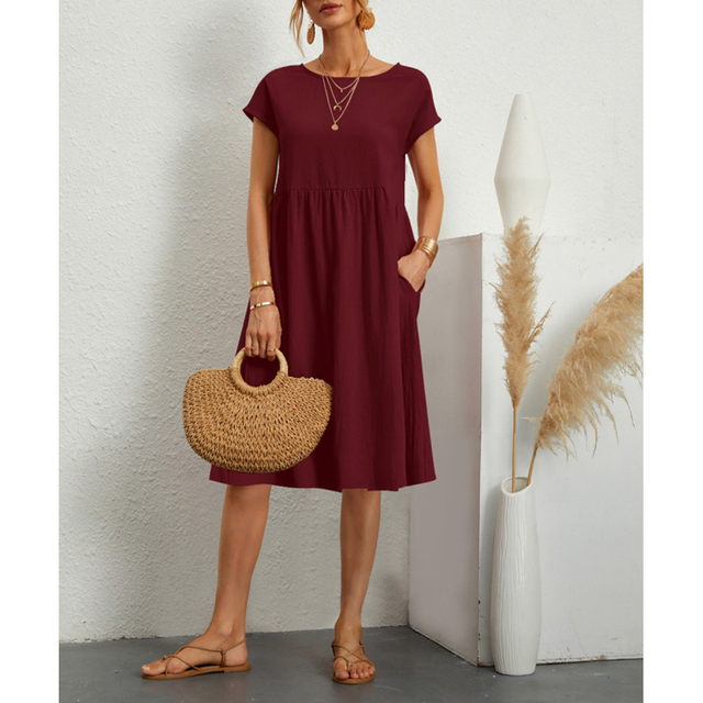Bequemes Damen Freizeitkleid in Midilänge, lässiger Schnitt. Ideal für entspannte Sommertage.