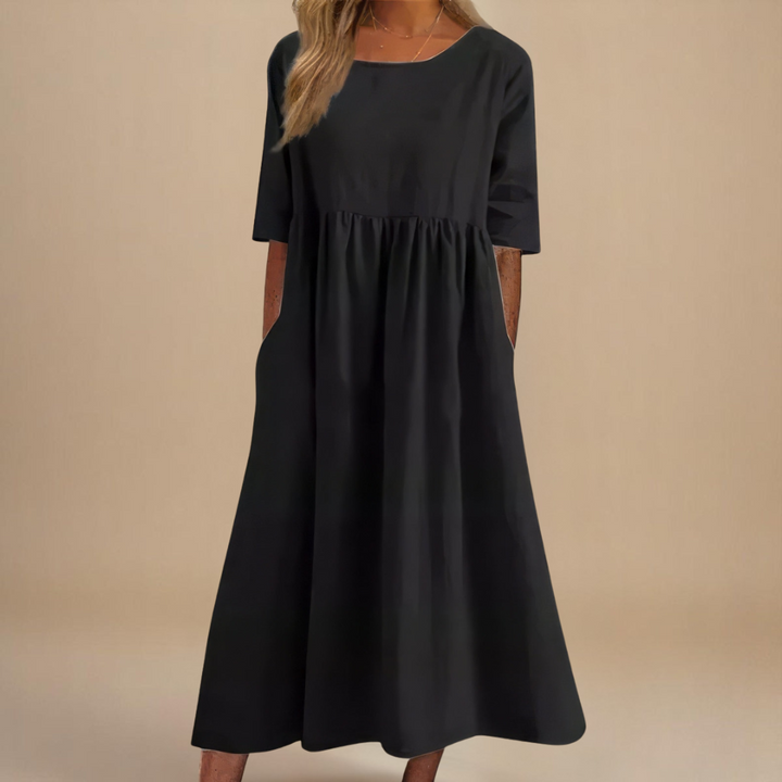 Detailansicht der praktischen Taschen am Lässig Midikleid für Damen; ideales Sommerkleid im Relaxed Fit für Freizeit.