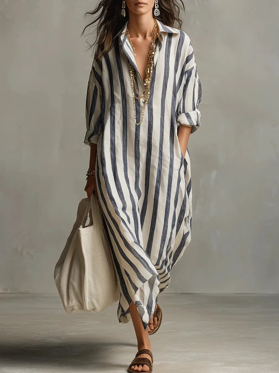 Lässiges Damen Sommerkleid mit V-Ausschnitt, Dreiviertelärmeln und Streifen für warme, entspannte Tage.