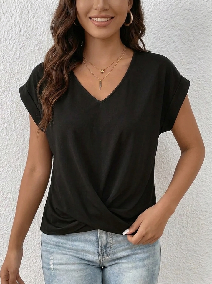 Lässiges Damen Kurzarm T-Shirt mit V-Ausschnitt. Ein bequemes und vielseitiges Oberteil für den Alltag.