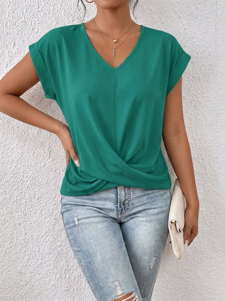 Frauenmode Oberteil: Lässiges V-Ausschnitt T-Shirt, kurzärmelig und einfarbig. Ideal als Sommermode.