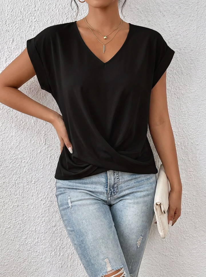 Bequemes Damen Sommermode T-Shirt mit V-Ausschnitt. Perfektes Basic Shirt für entspannte Tage.