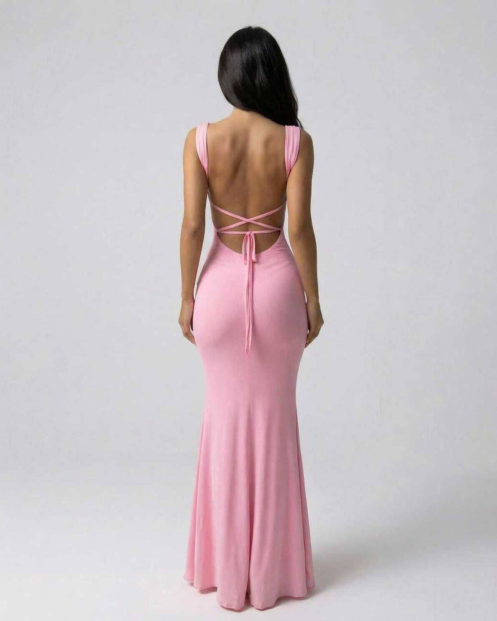Elegantes figurbetontes rosa Maxi-Kleid mit Spaghetti-Trägern für Partys & Abend.